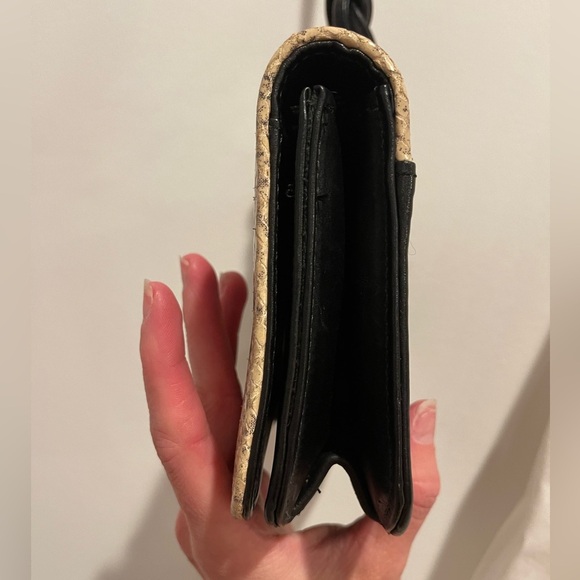 Donald J. Pliner Beige Black Leather Snake Print Crossbody Textured Finish GUC - Picture 3 of 10